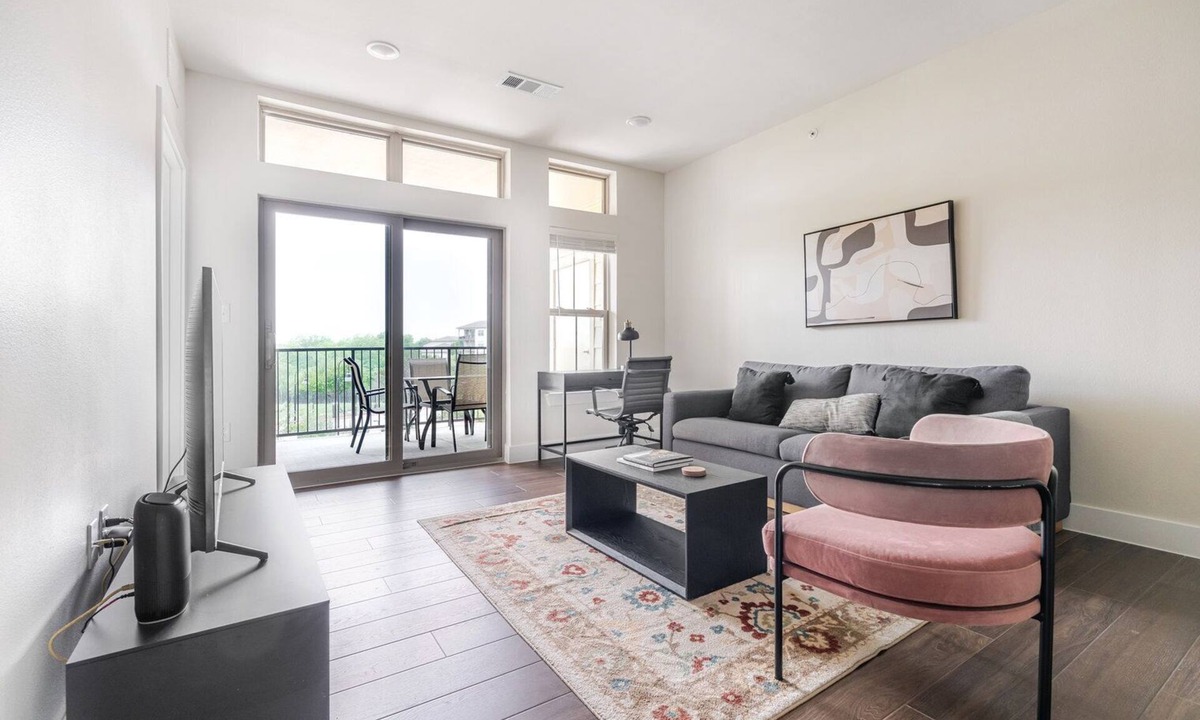 Scofield Farms Apartment | Blueground | Scofield Farms, pool, nr Walnut Creek Park