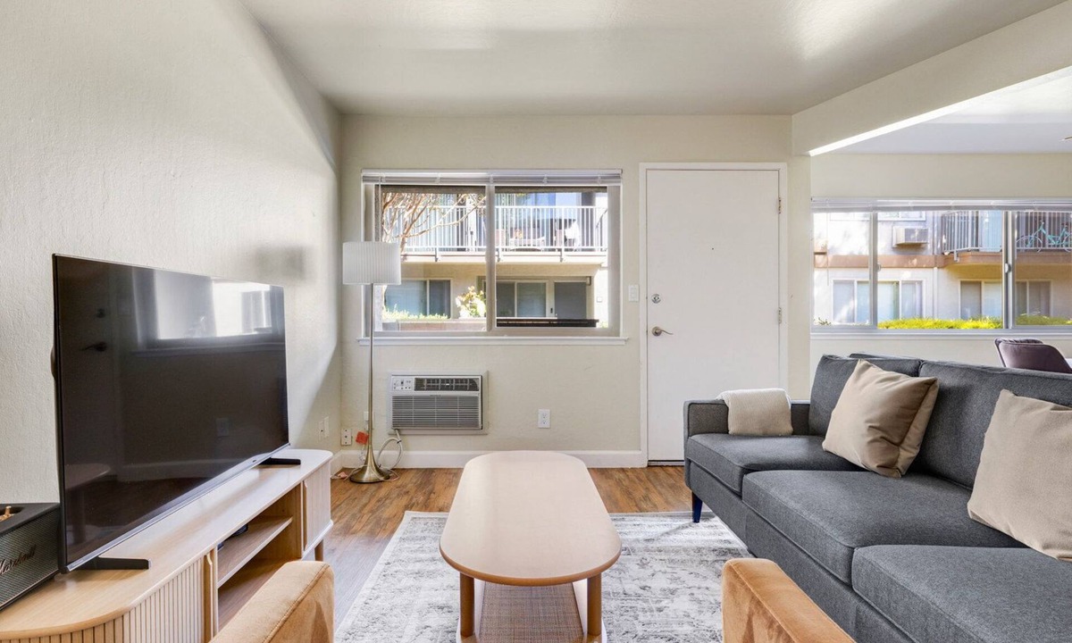 Mountain View Apartment | Blueground | Shoreline West, pool, nr Shoreline Park