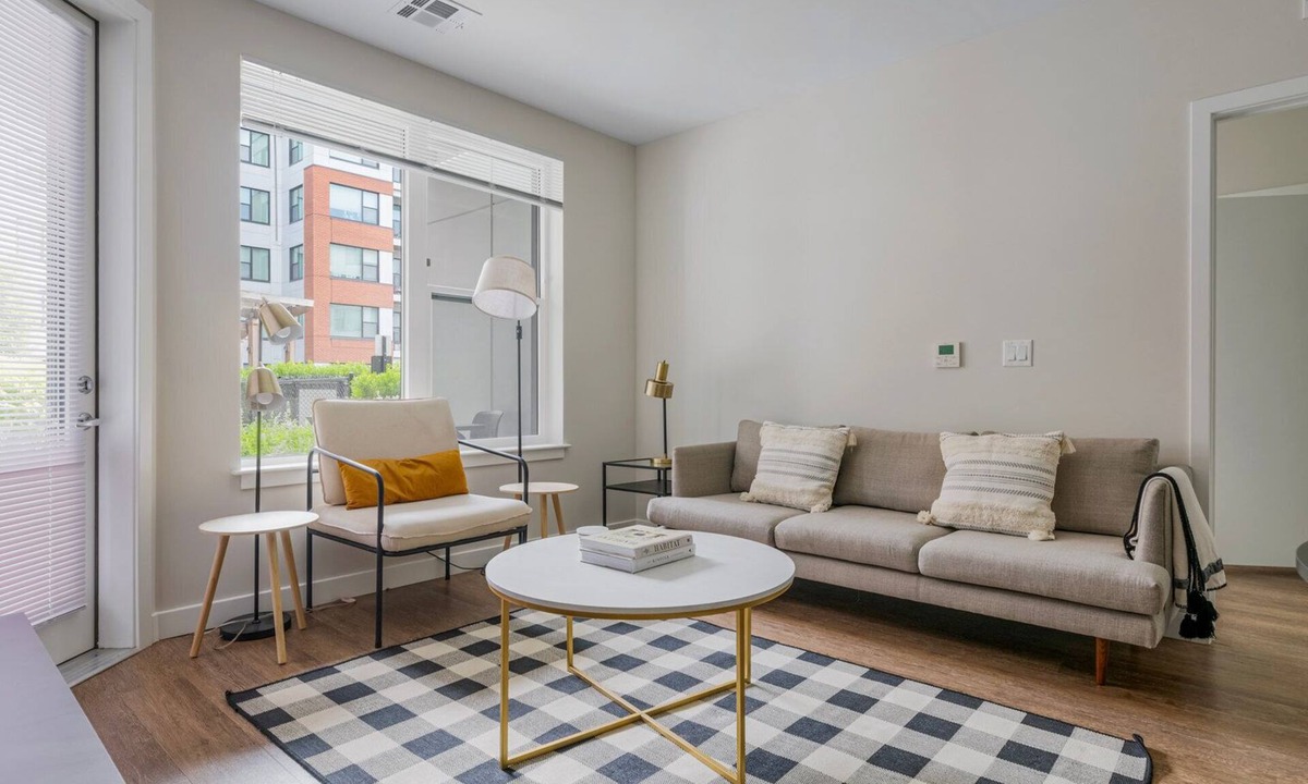 St. Elizabeth's Apartment | Blueground | St. Elizabeth's, balcony, nr Brighton Park