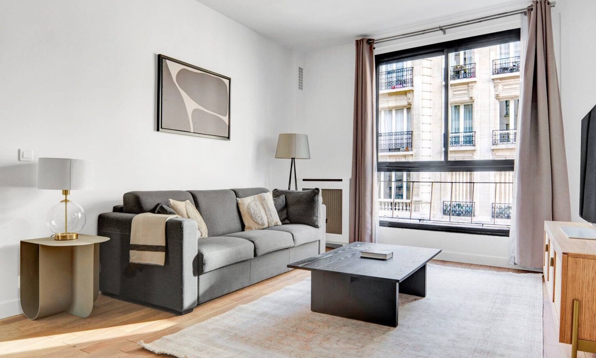 16th Arrondissement Apartment | Blueground | Trocadero, intercom, nr Champ de Mars
