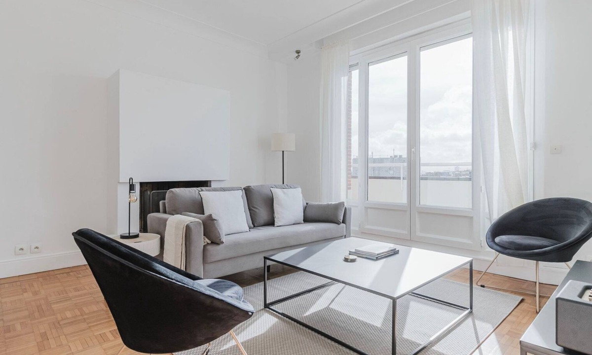 16th Arrondissement Apartment | Blueground | Trocadero, washer, nr embassies