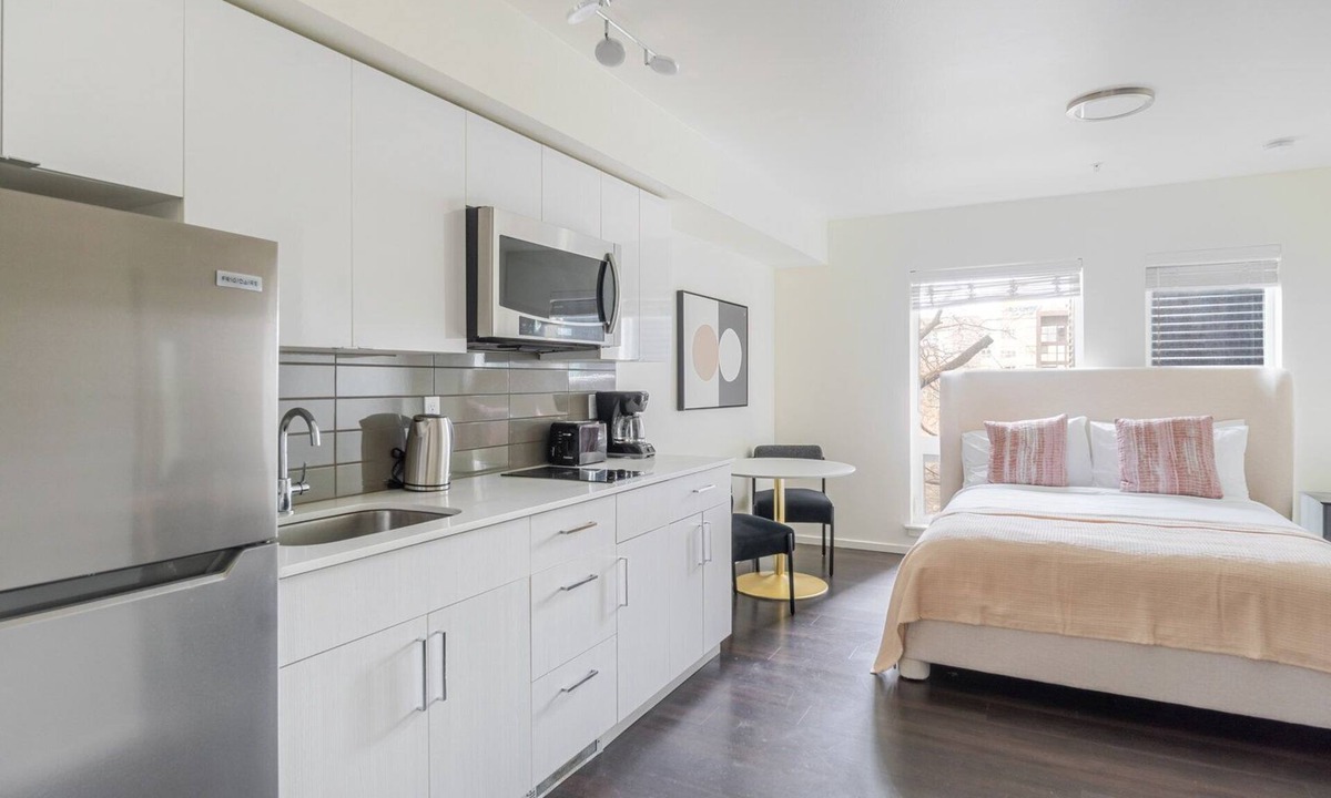 University District Apartment | Blueground | University Heights, rooftop, nr UW