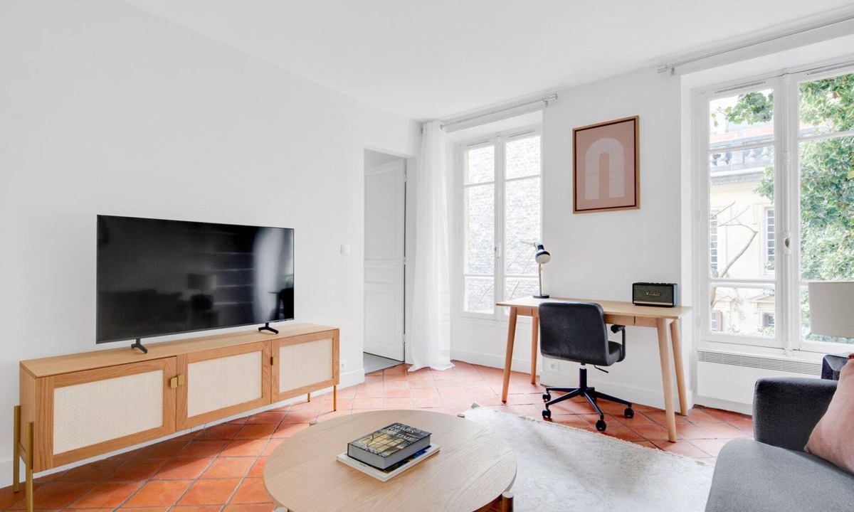 Quartier de l'Ecole-Militaire Apartment | Blueground | Vaneau, concierge, nr Le Bon Marché