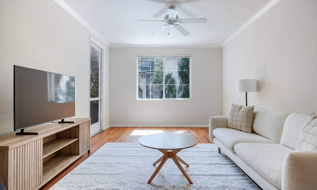 Marina del Rey Apartment | Blueground | Venice, pool & w/d, nr beach