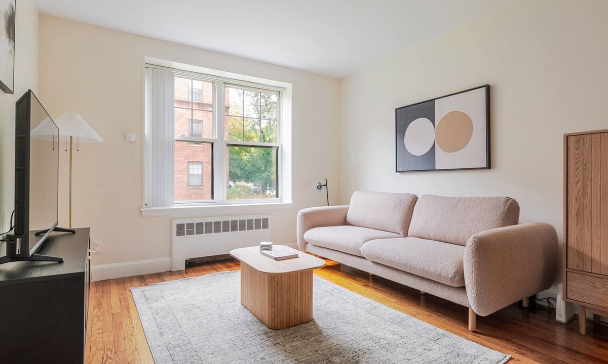 Central Square Apartment | Blueground | Ward Two, pool, nr Assembly Square