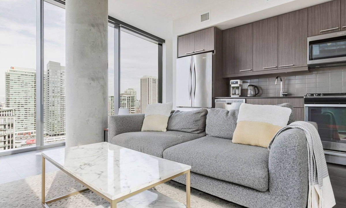 West Loop Apartment | Blueground | West Loop, pool, nr Union Park