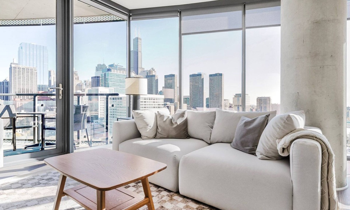 West Loop Apartment | Blueground | West Loop, pool, nr Chicago River