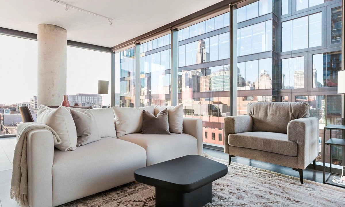 West Loop Apartment | Blueground | West Loop, pool, nr Grant Park