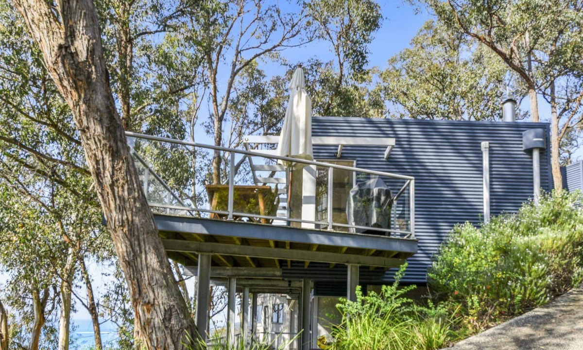 Lorne House | Bluegums@Lorne - Elevated Views with WIFI