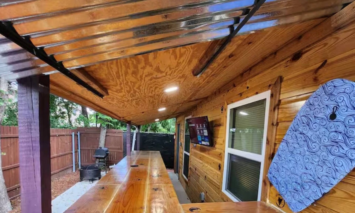 Central Arlington House | Blues Bar 10 beds BBQ Pit Walk 2 Stadiums!