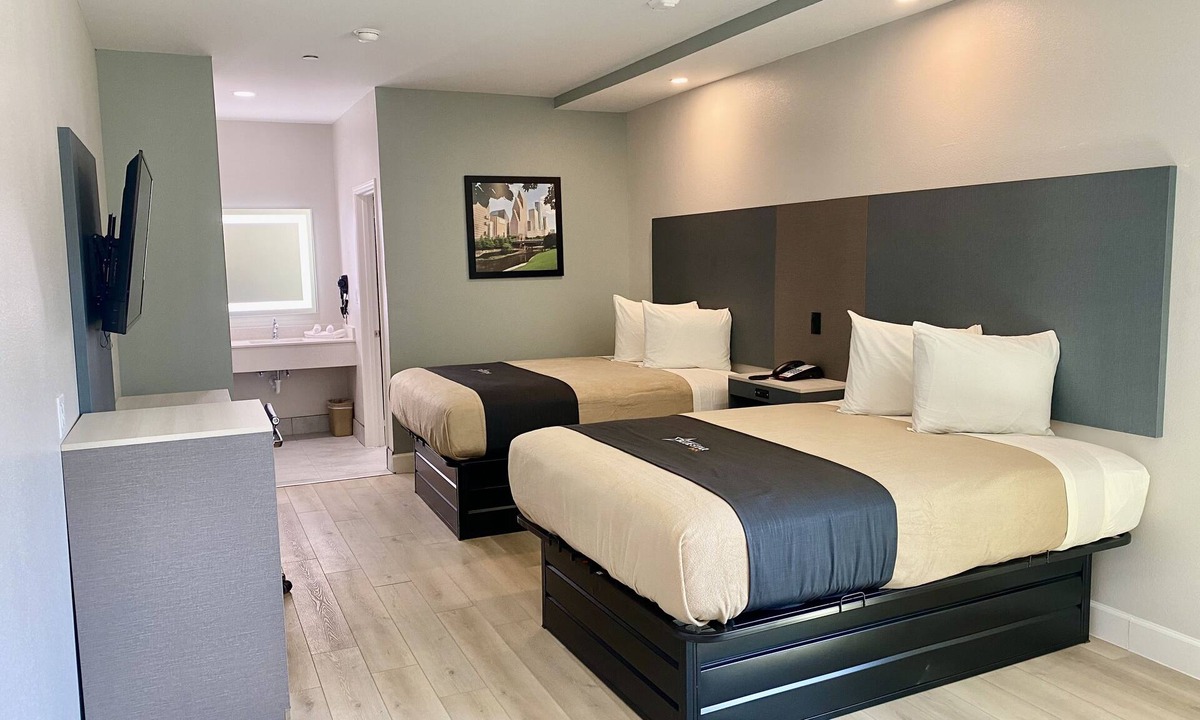 North Shore Hotel | Bluestar Inn