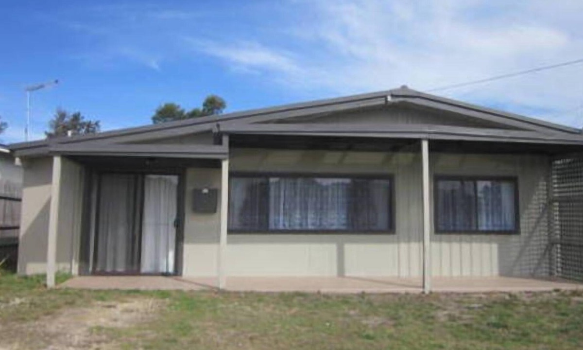 Golden Beach House | Bluewater beachfront gem