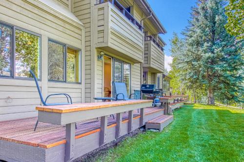 Elkhorn Village Apartment | Bluff 4018