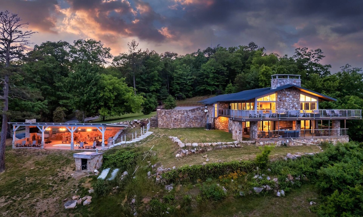Gatlinburg - Pigeon Forge Cabin | Bluff Mountain Estate