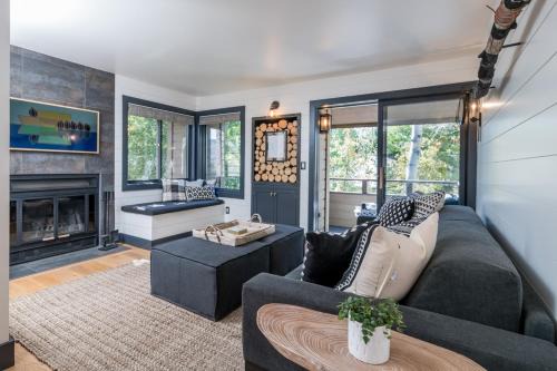 Elkhorn Village House | Bluffs 4140