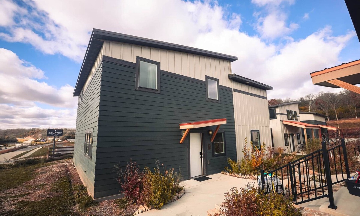 Decorah Villa | Bluffside Gardens Oak Series 11 Person Cabin Unit 6