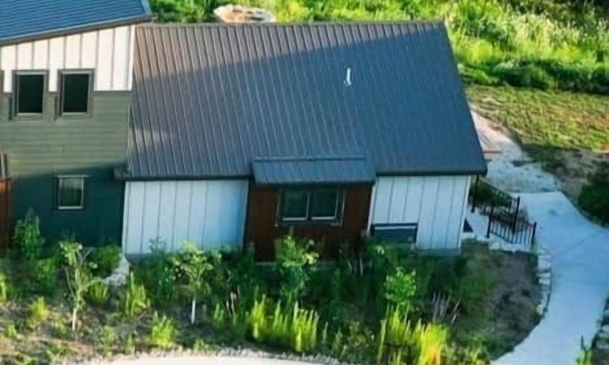 Decorah Villa | Bluffside Gardens Redbud Series Unit 7A - Pet Friendly
