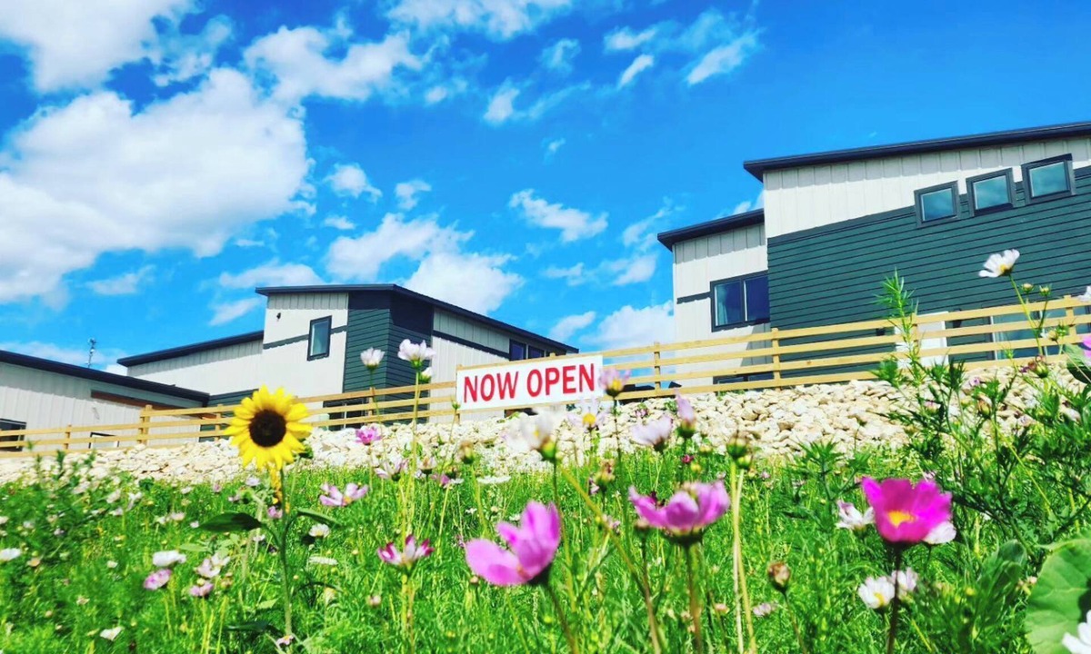 Decorah Resort | Bluffside Gardens