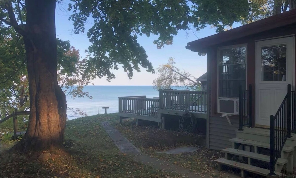 Portland Cottage | Bluffside Retreat-cozy cottage with panoramic views of Lake Erie
