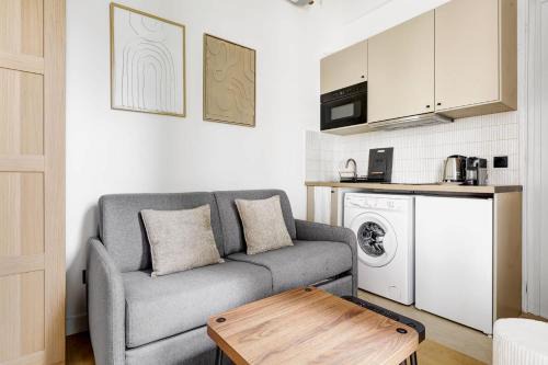 Levallois-Perret Apartment | BM- Petit Ecrin Chic & Design a Levallois