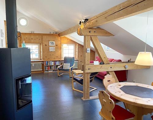 Pontresina Apartment | BM186 - Alpenstil - 60m2 Dachstockwohnung mit Garage