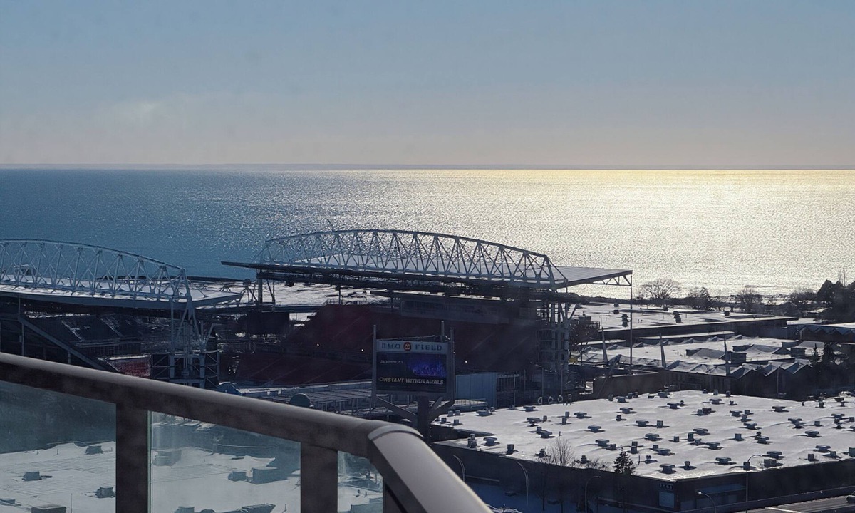 Niagara Apartment | BMO Field View | World Cup Ready Condo in Liberty Village