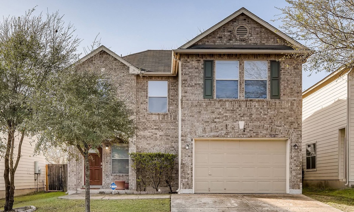 West San Antonio House | BMT Grads Stay! Minutes to Lackland + Community POOL, SeaWorld, Shopping!