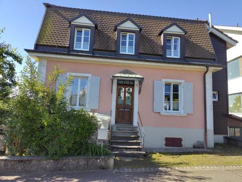 Oberwil Bed & Breakfast | bnb Schwyzerhüsli