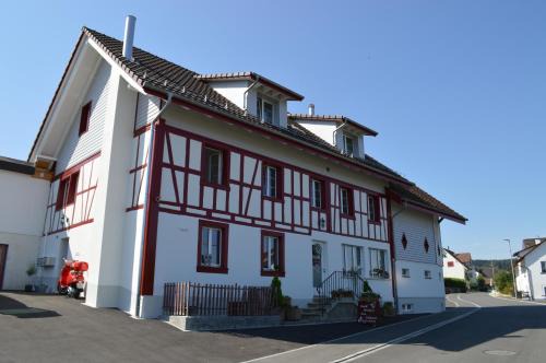 Ehrendingen Bed & Breakfast | BnB zum Schlüssel
