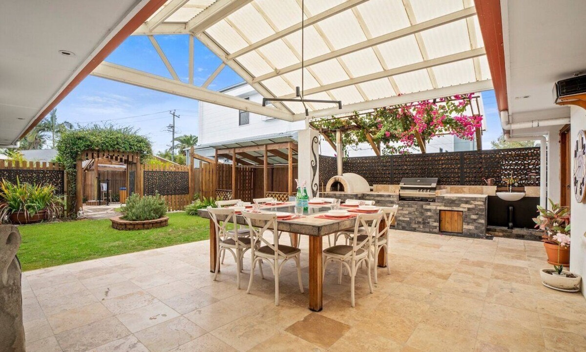 Burleigh Waters House | Bnbbooking - Burleigh Oasis, heated Spa