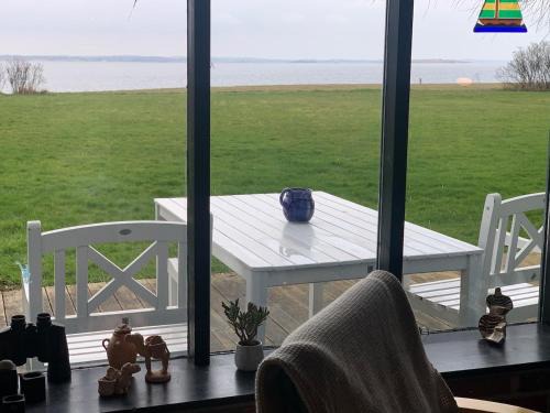 Avernako House | Bo i vandkanten på Avernakø
