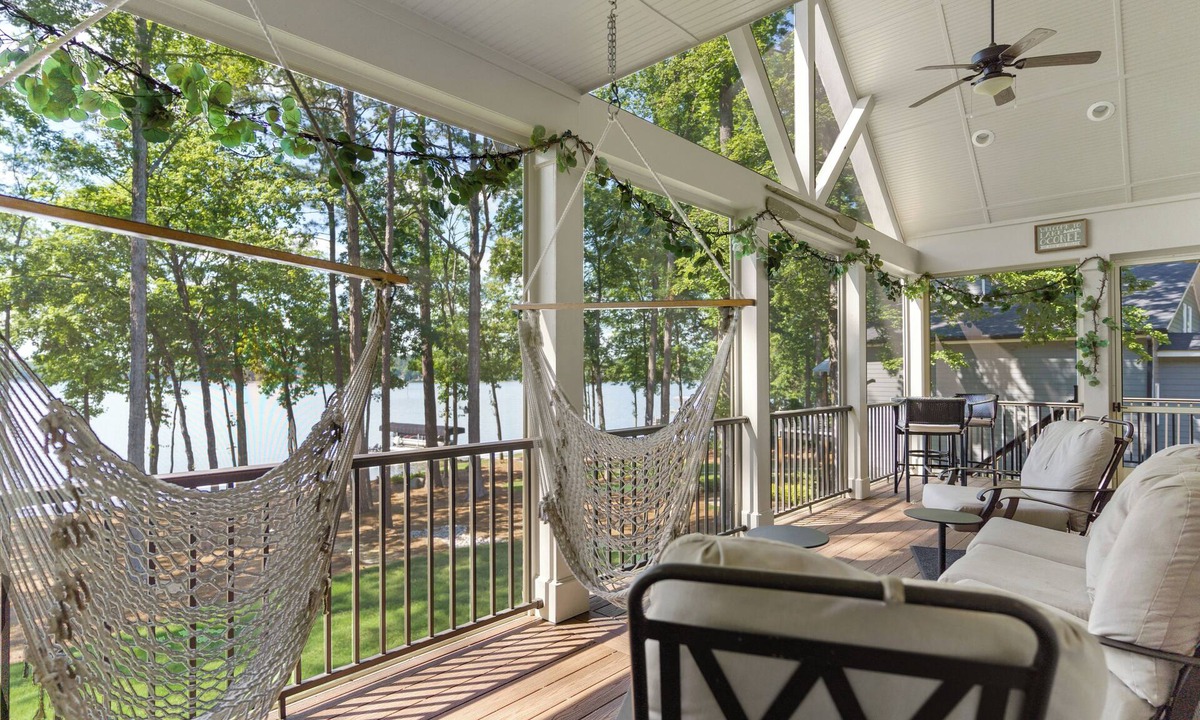 Eatonton House | BOAT AVAILABLE - BEST LOCATION - Waterfront Getaway on Lake Oconee Sleeps 10-12