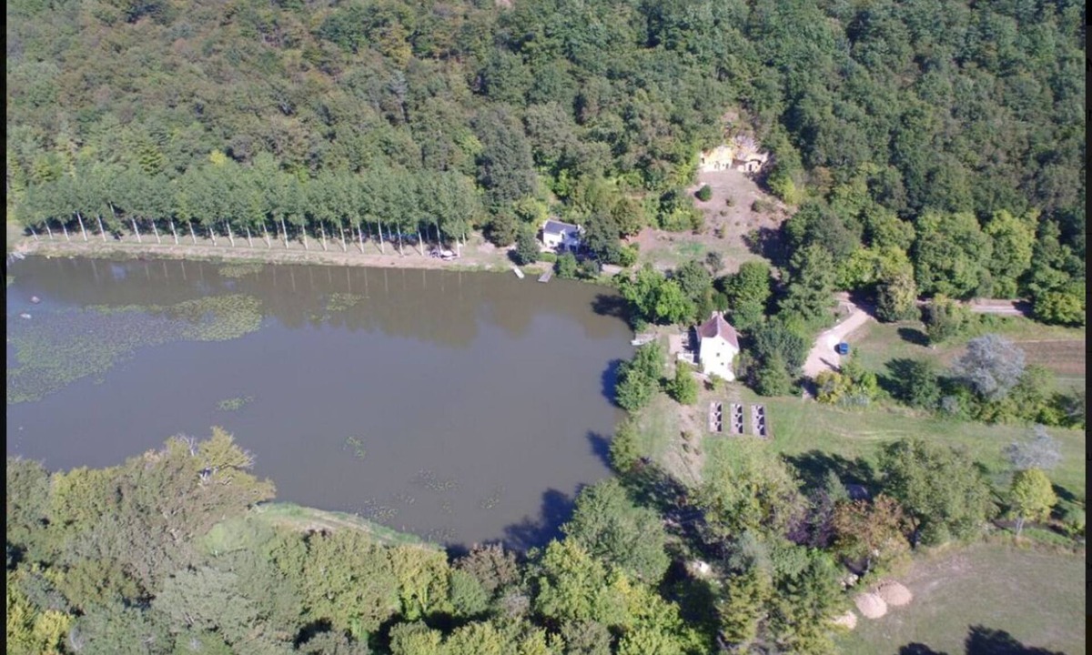 Panzoult Boat Rental | boat-cabin on fishing pond in protected natural area