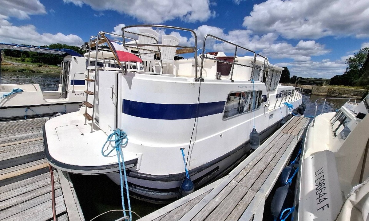 Chenille-Change Boat Rental | Boat Chenillé-Changé, 4 bedrooms, 9 persons