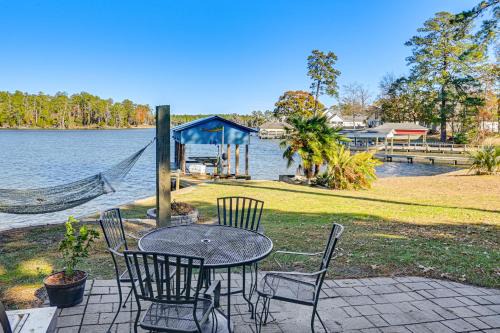 Bath House | Boat Dock and Fire Pit Waterfront Bath Getaway!