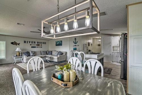 Homosassa House | Boat Dock & Porch: Riverfront Retreat in Homosassa