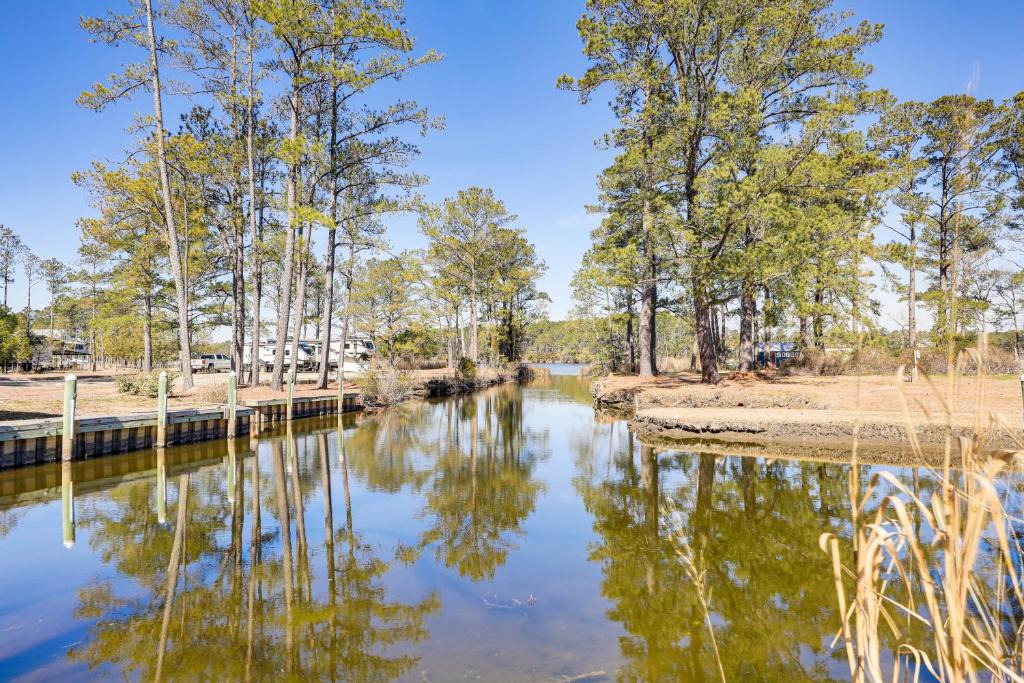Oriental Apartment | Boat Dock & Ramp: Canal-Front Home!