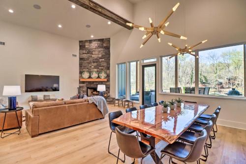 Heber Springs House | Boat Dock & Slip: Riverfront Home in Heber Springs