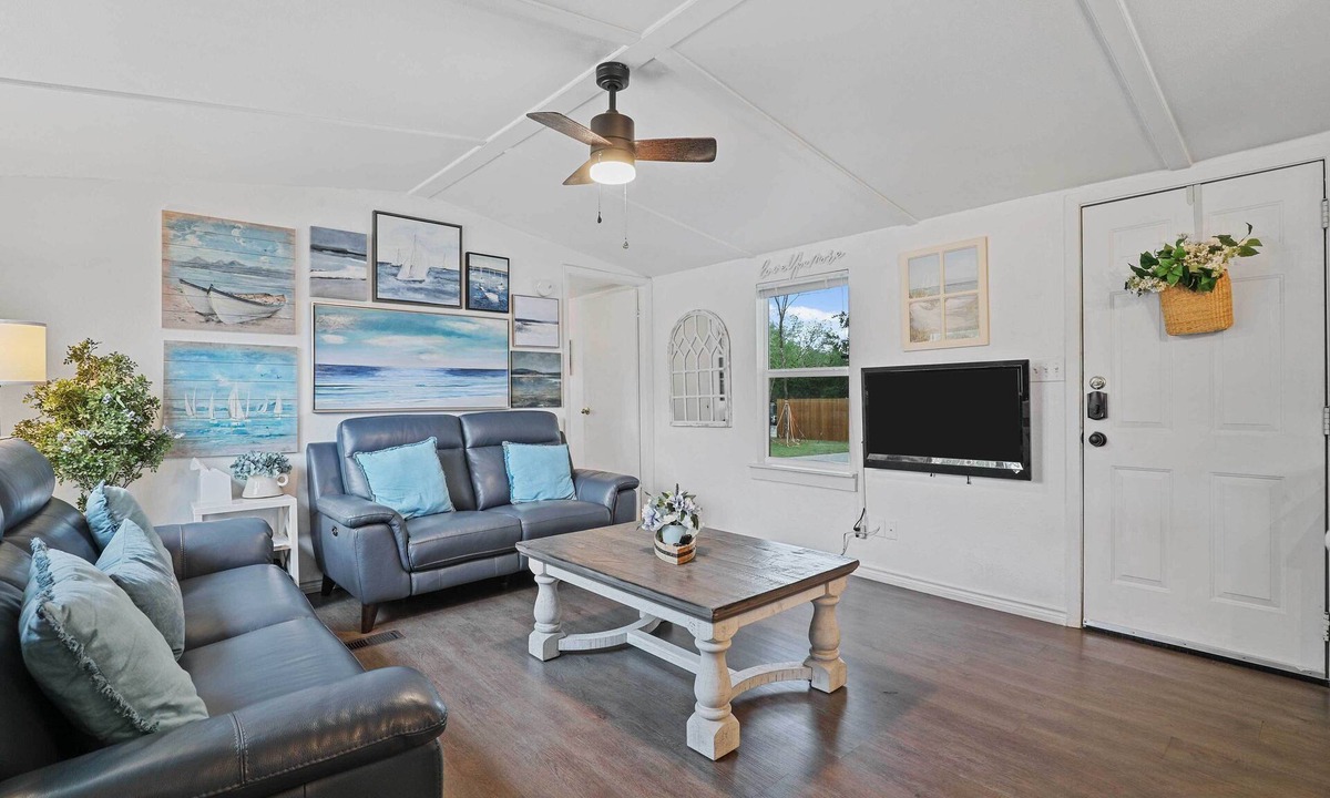 Lake Dallas Cottage | Boat & Fish on Lewisville Lake: Pet-friendly Haven