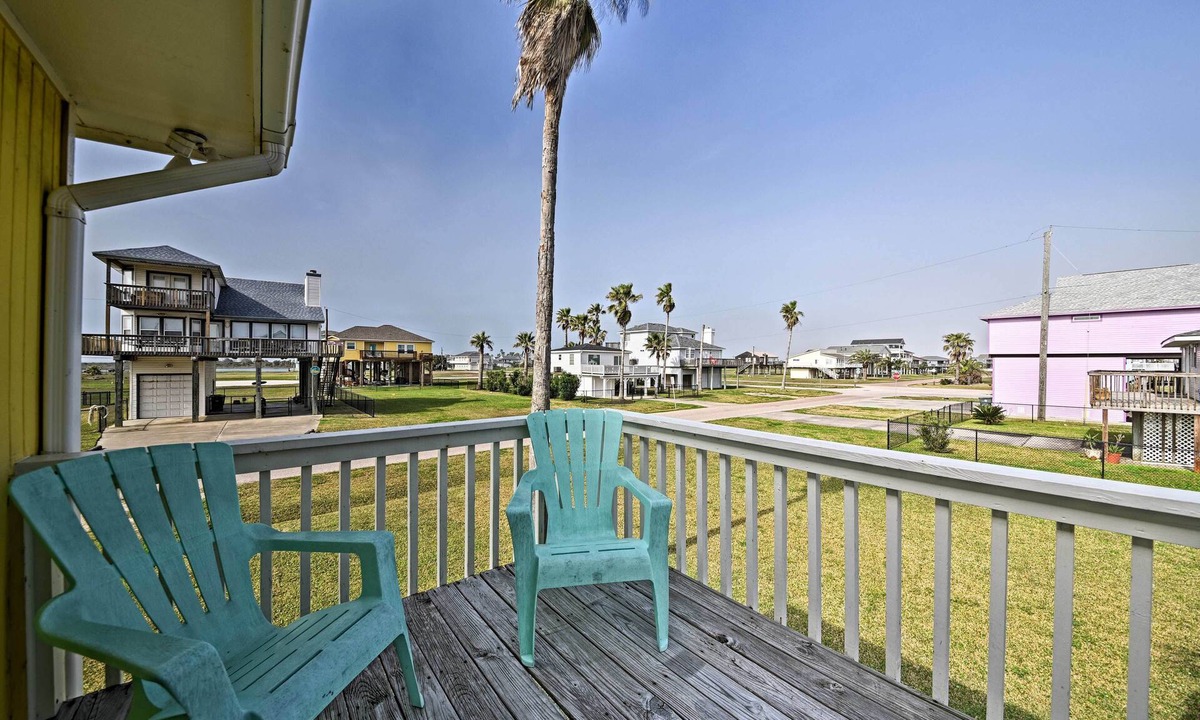 Terramar Beach House | Boat Launch & Fishing Pier: Beach Hub in Galveston