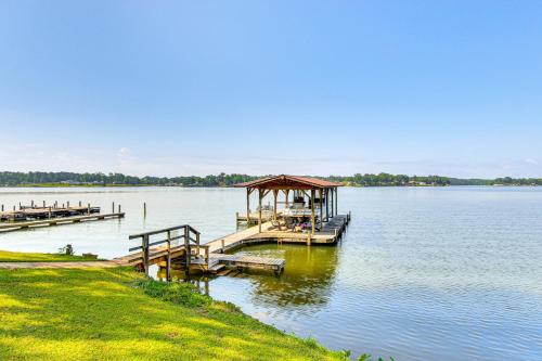 Cross Hill House | Boat Ramp & Dock: Lake Greenwood Getaway!
