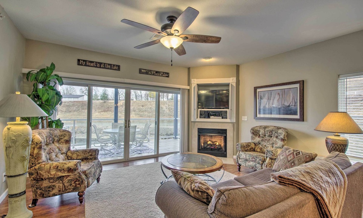 Lake Ozark Condo | Boat Slip & Pool! Waterfront Lake Ozark Escape