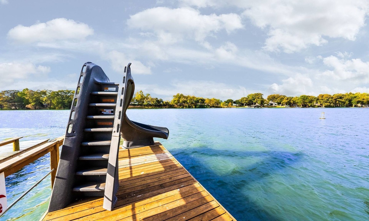 New Braunfels House | Boat Slip/WaterSlide/Outdoor Kitchen/Paddle Boards