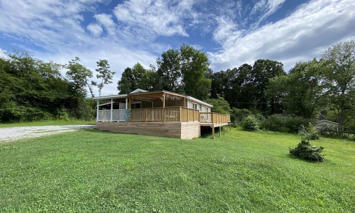 Harrison House | Boat/Trailer Parking Walk to Harrison Bay State Park Deck Pets Golf/Lake