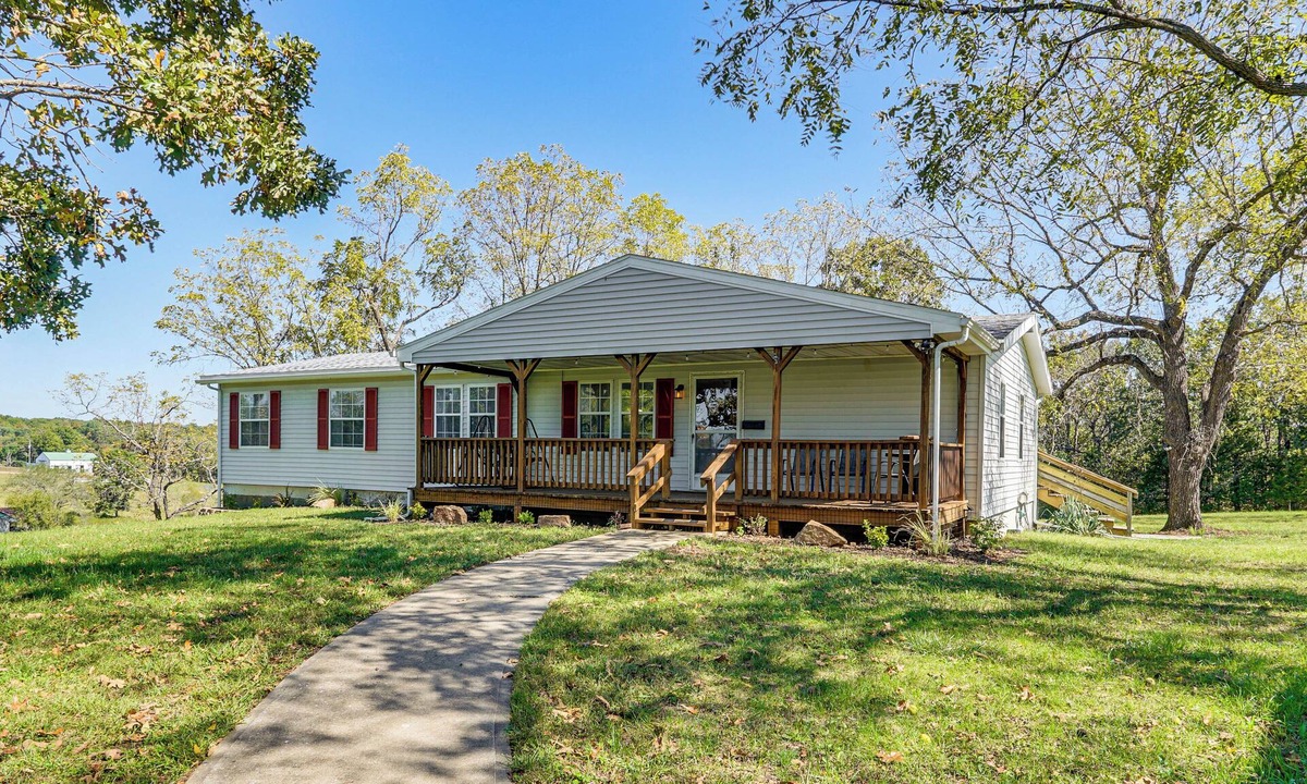Warsaw House | Boat Truman & Lake of the Ozarks: Country Getaway!