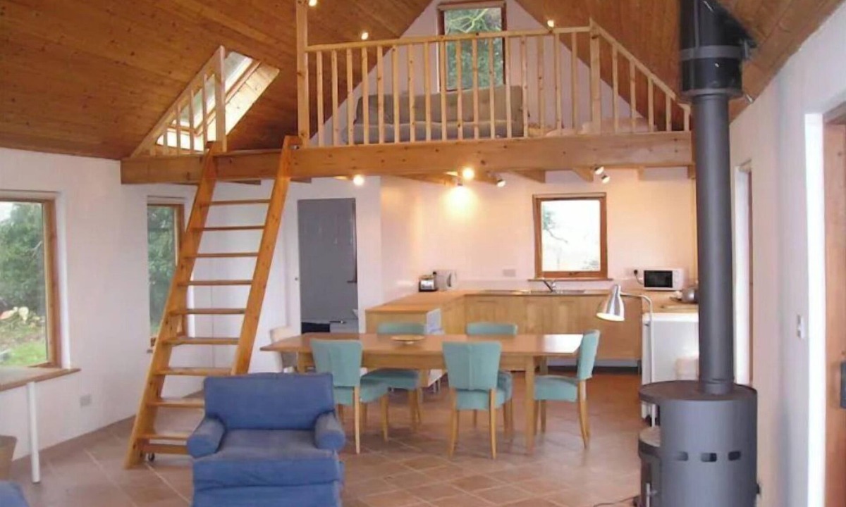 Martlesham Heath Cottage | Boathouse by the Orwell River