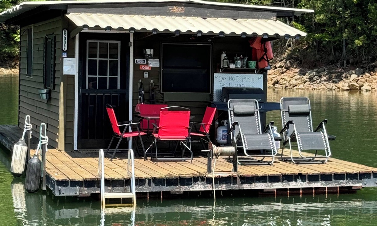 Robbinsville Boat Rental | Boathouse only accessed by boat, canoe, kayak, ect.