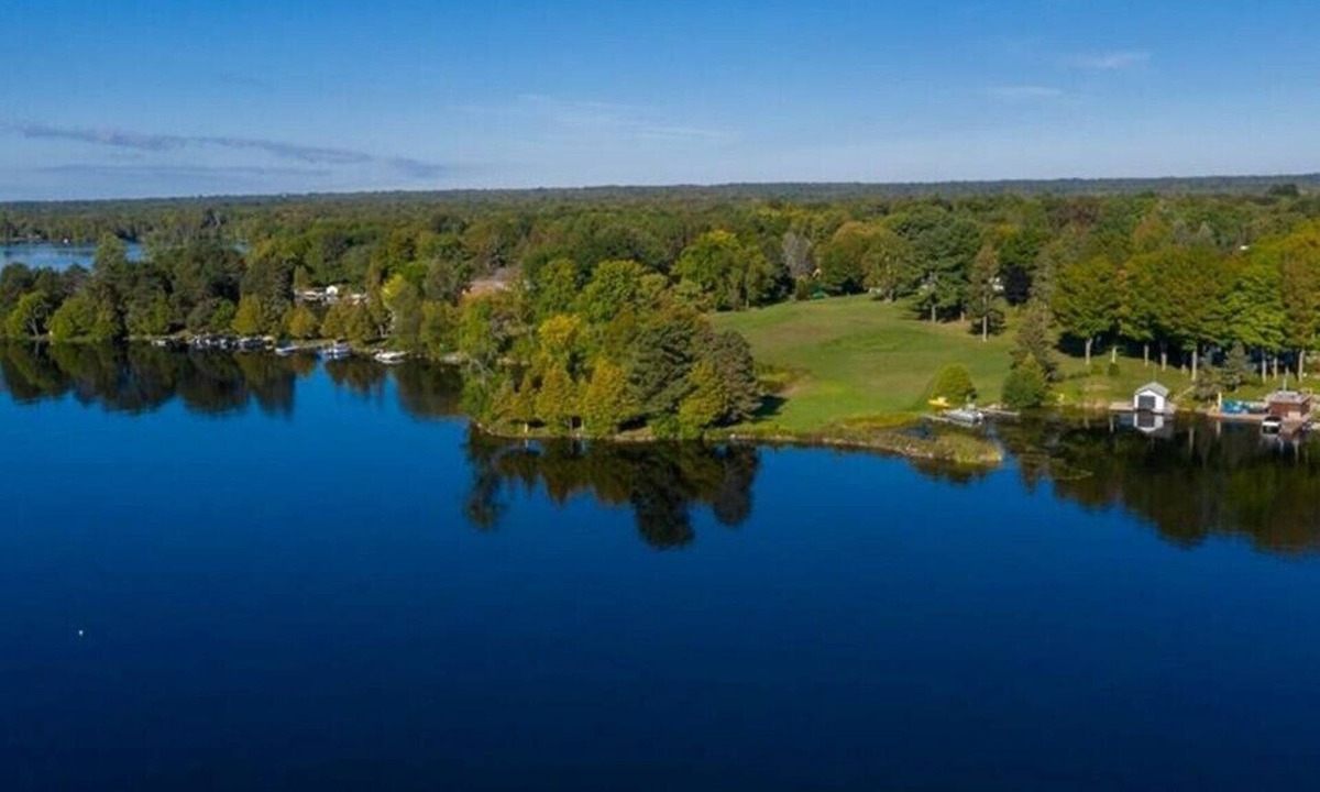 Bobcaygeon Cottage | Bobcaygeon Waterfront + Pool + Hot Tub + Dock +BBQ