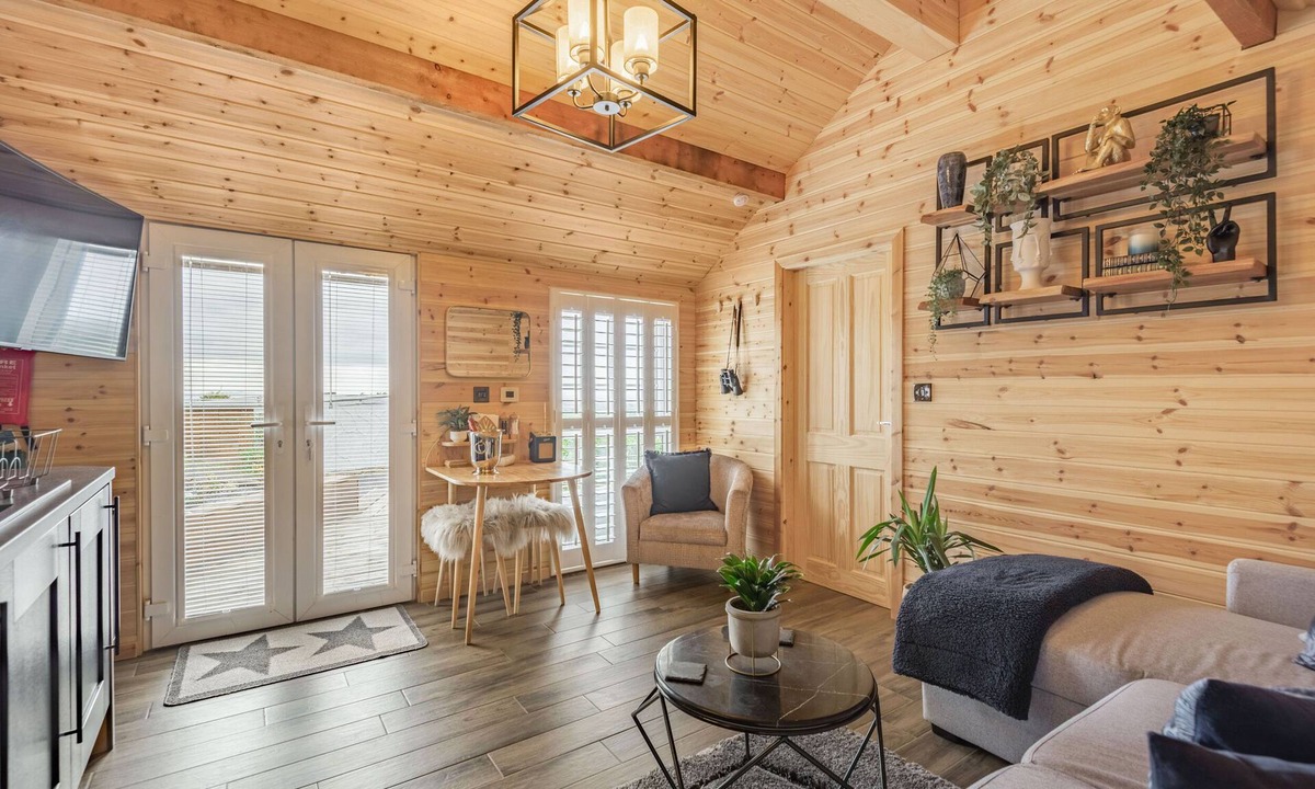 Dyserth Cottage | BOD ERW LODGE, romantic in Dyserth