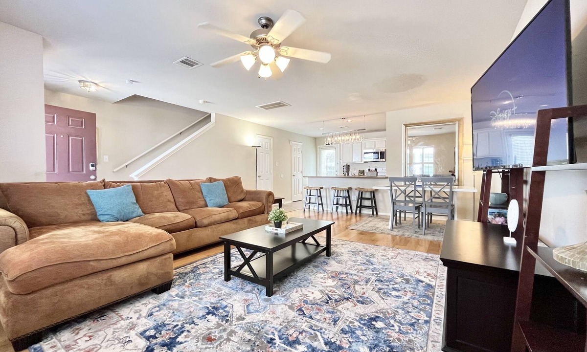 Greater East End House | BodhiTree☆House┃Charming Townhome in Central Houston┃Full Kitchen ┃2 bedrooms